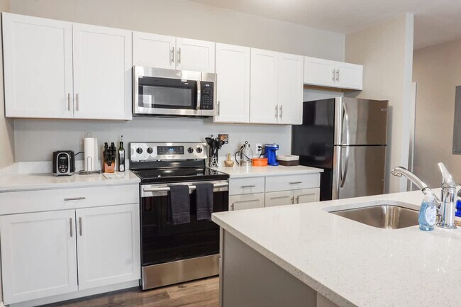 Building Photo - 140 Pearl St