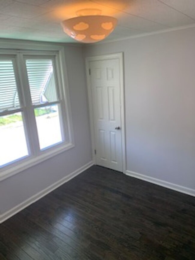 Building Photo - Bridesburg 2 bedroom beauty