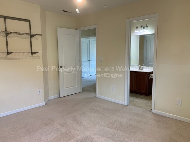 Building Photo - 512 Sandy Whispers Pl