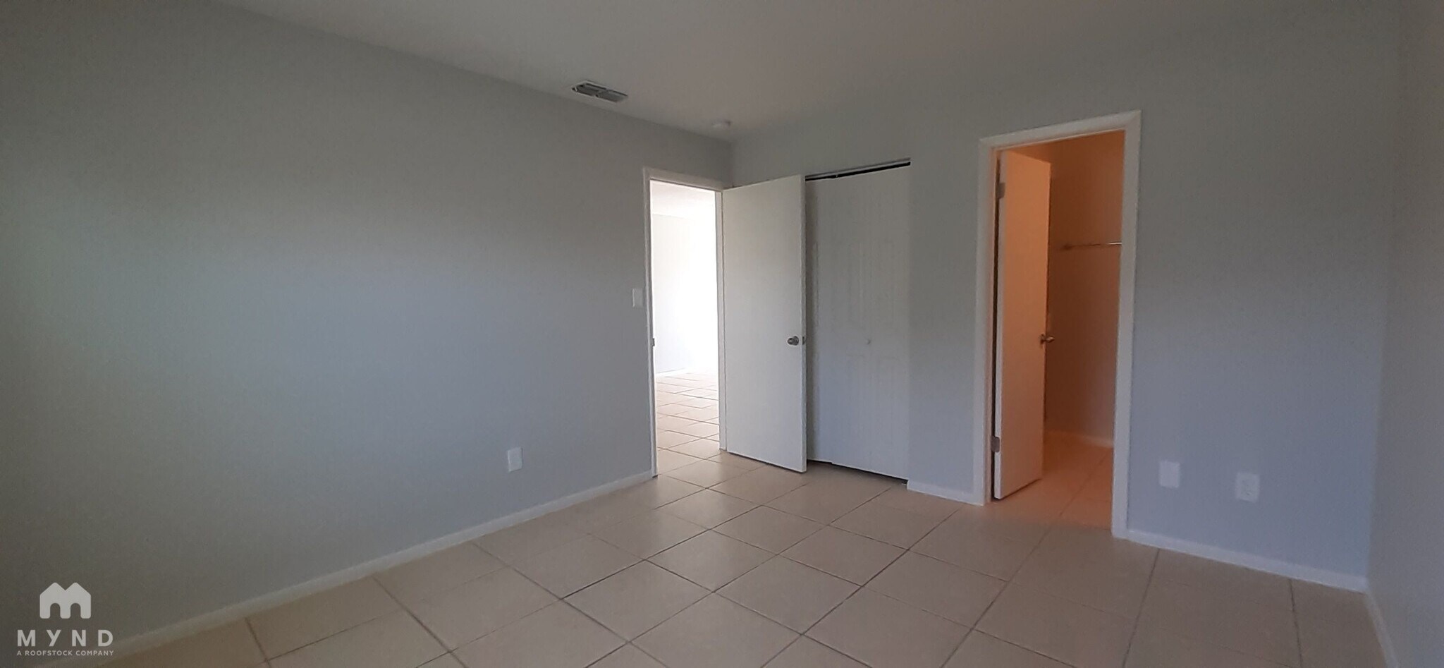 Building Photo - 628 Royal Palm Dr