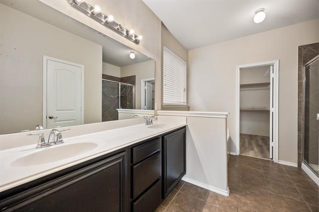 Building Photo - 2028 Carriage Rd