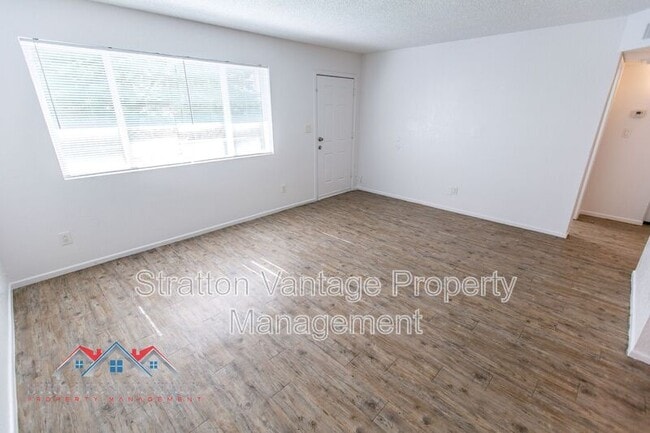 Building Photo - 863 W Ray Rd