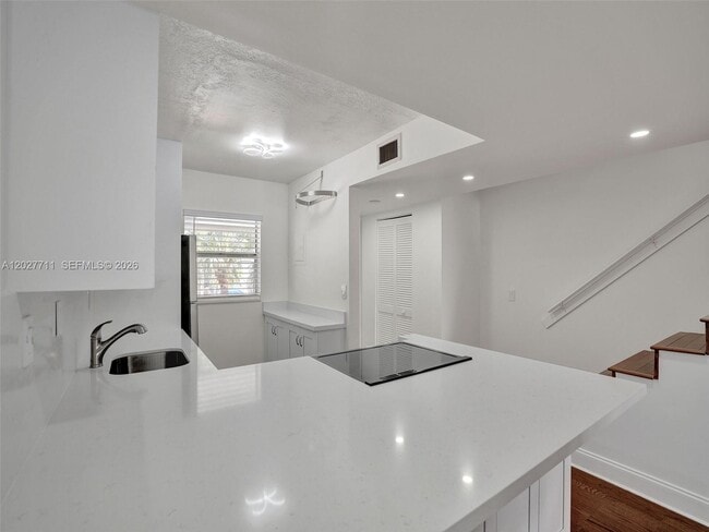 Building Photo - 4600 SW 67th Ave