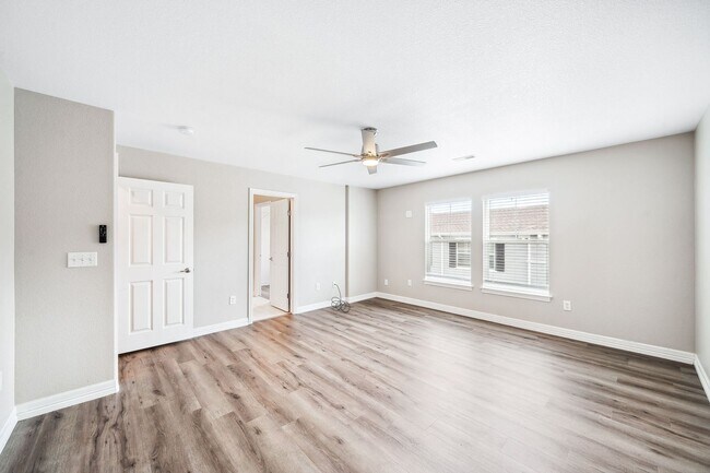 Building Photo - Modern 3BD, 2.5BA Cottonwood Condo with At...