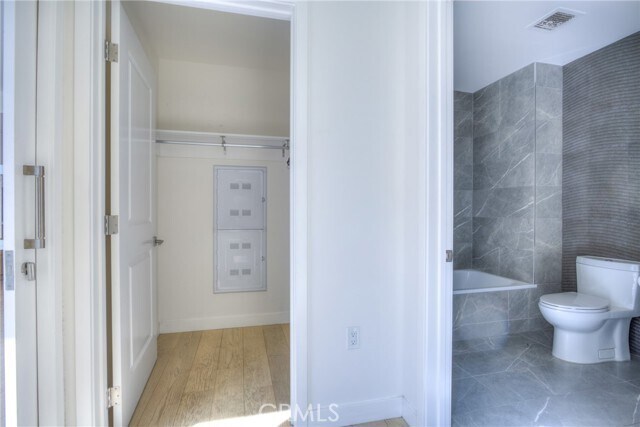 Building Photo - 400 S Broadway