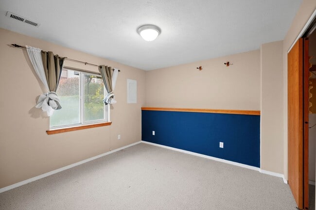 Building Photo - Spacious Latah Valley Home - Gated Community