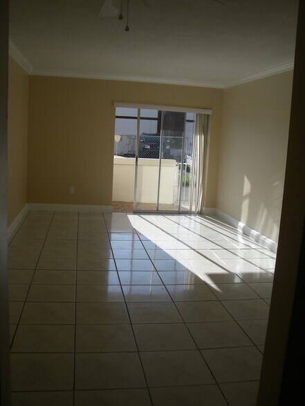Building Photo - 685 Miller Dr