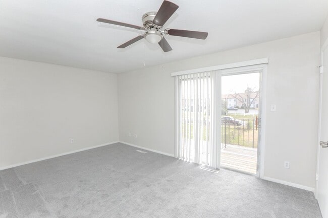 Building Photo - Bright, Updated & Prime Location!