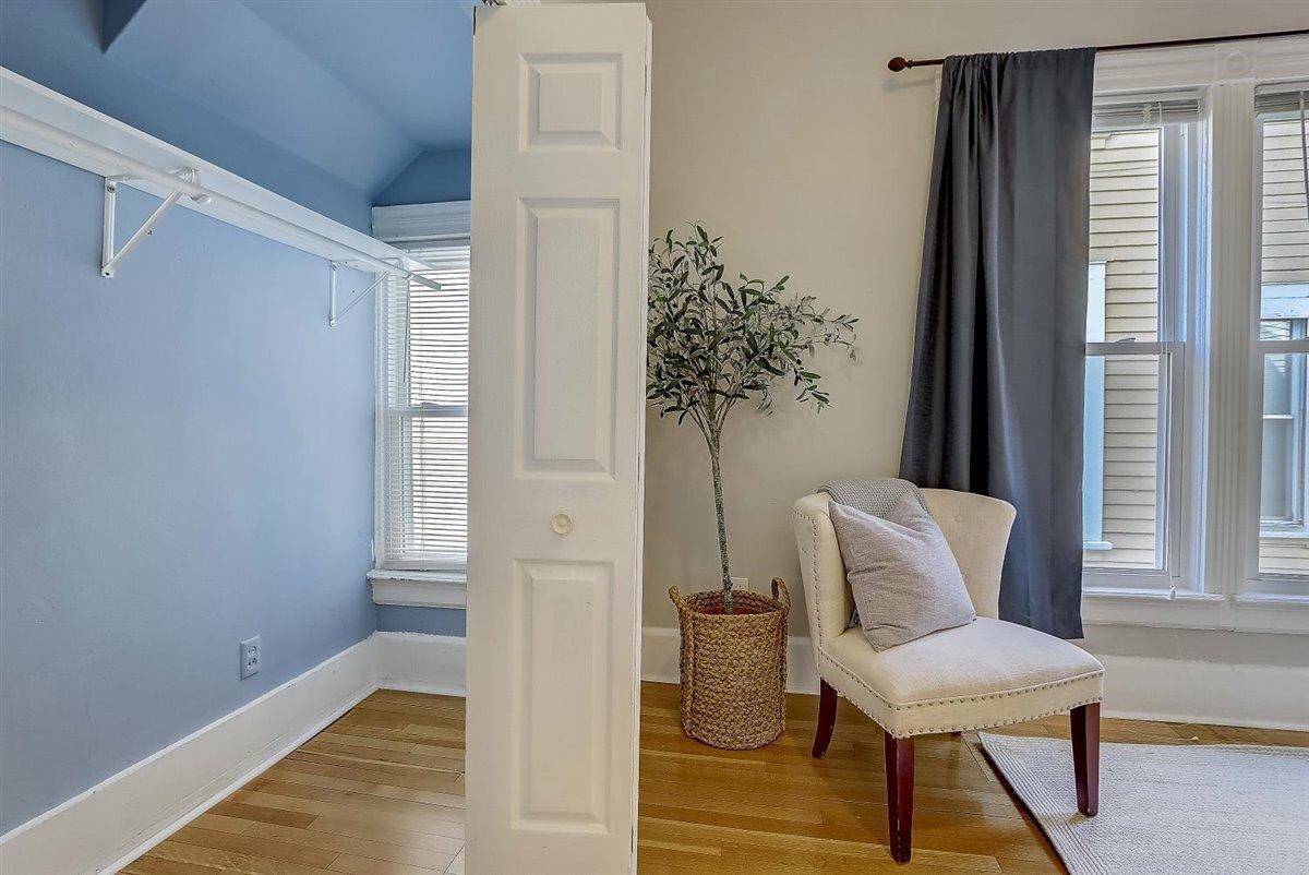 Closet space - 1512 E Irving Plz