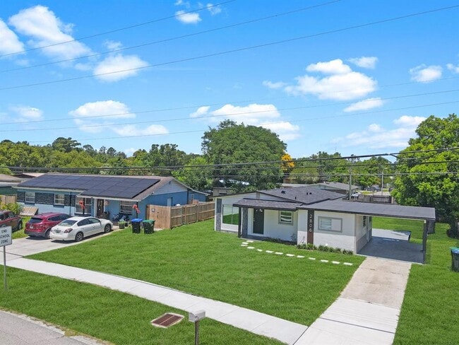 Building Photo - 2806 Bonneville Dr