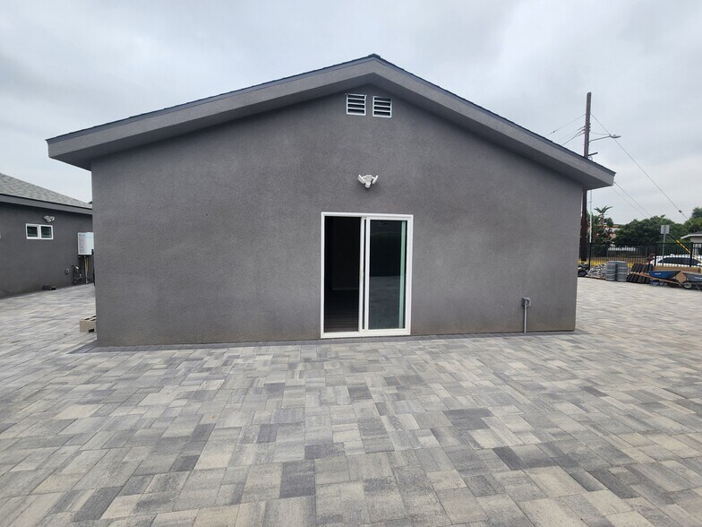 Building Photo - 15524 Tupper St