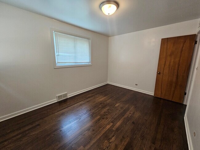 Building Photo - 717 E Hawley St