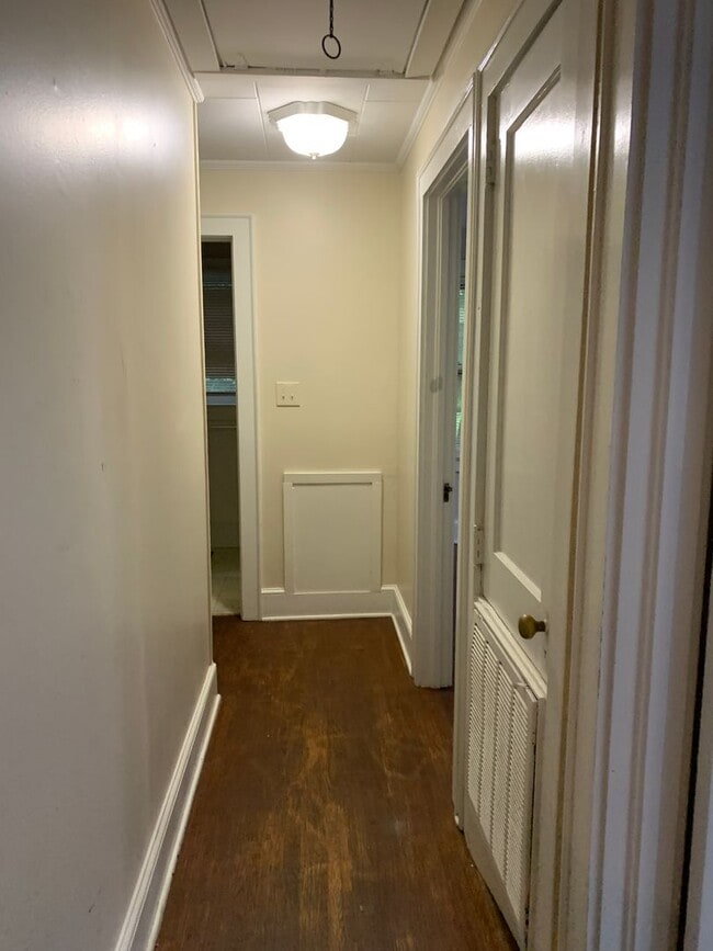 Building Photo - 225 Pine St