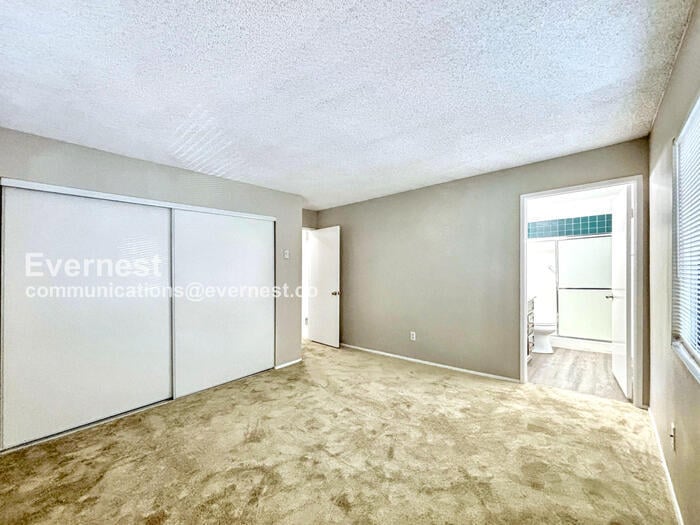 Building Photo - 3215 Midway Dr