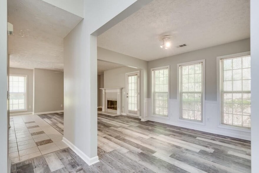 Building Photo - 3625 Palisade Park Dr