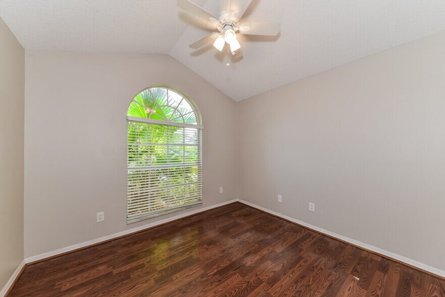 Building Photo - 1710 Scotch Pine Dr