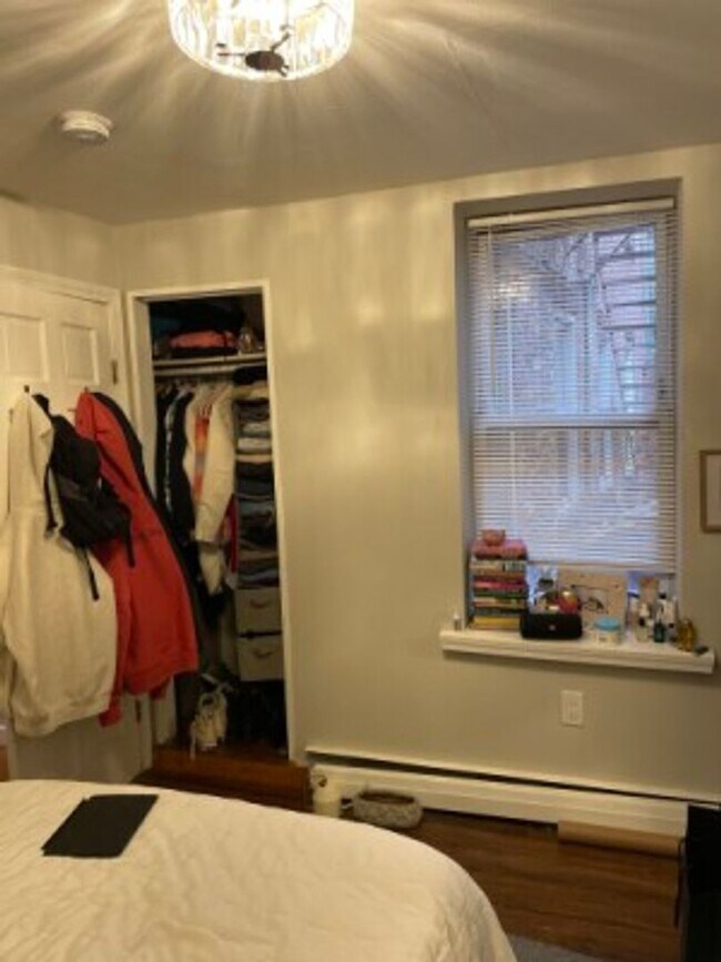 Building Photo - North End - 3 bedroom apartment (bi-level)...