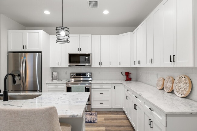 Building Photo - 1906 W Cherry St