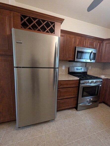 Building Photo - 22 Gaines St