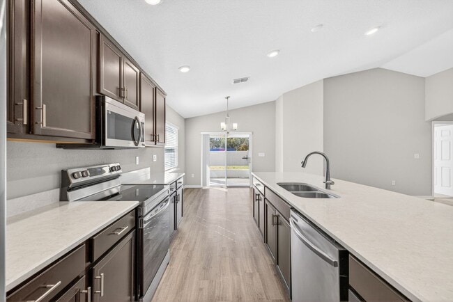 Building Photo - Single-Story 4/2 in Prime Riverview Location