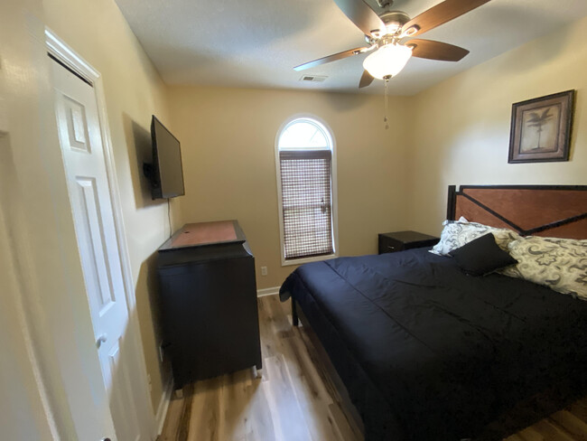 Guest Bedroom - 100 Clovis Cir