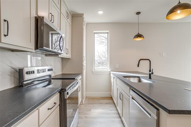 Building Photo - 408 Foch St