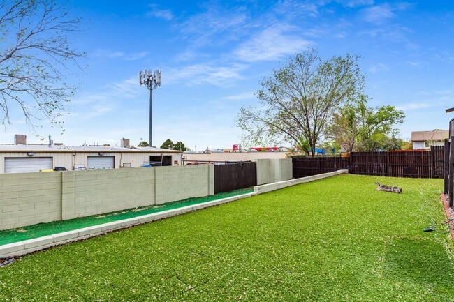 Building Photo - 1221 Paisano St NE