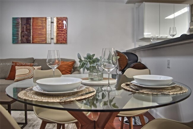 Building Photo - 170 SE 14th St