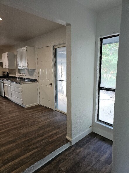 Building Photo - 548 Highfall Dr