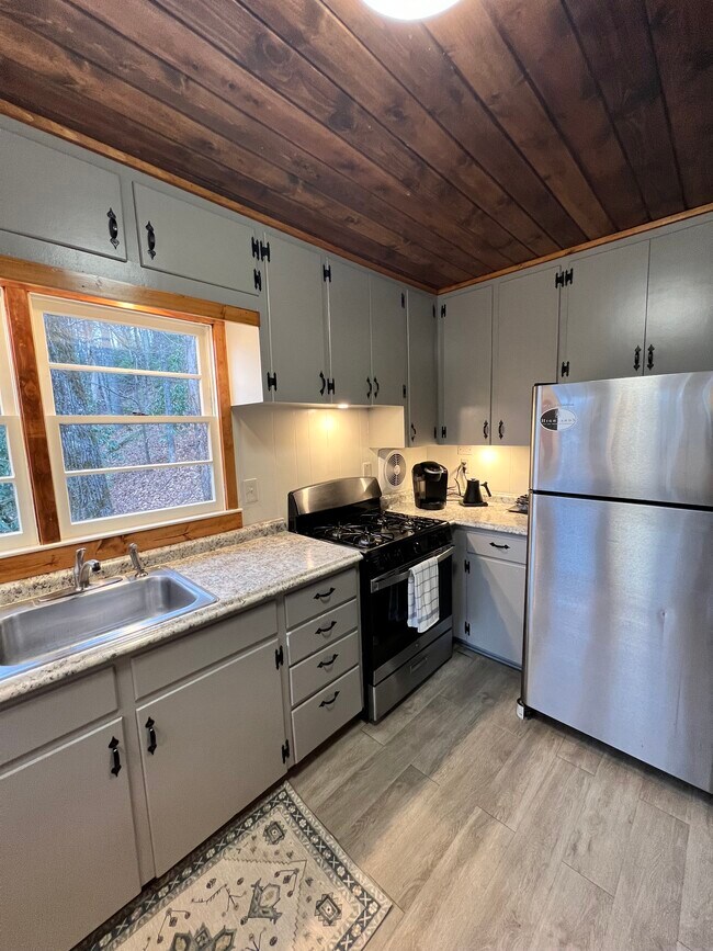 Building Photo - 59 Elm Dr