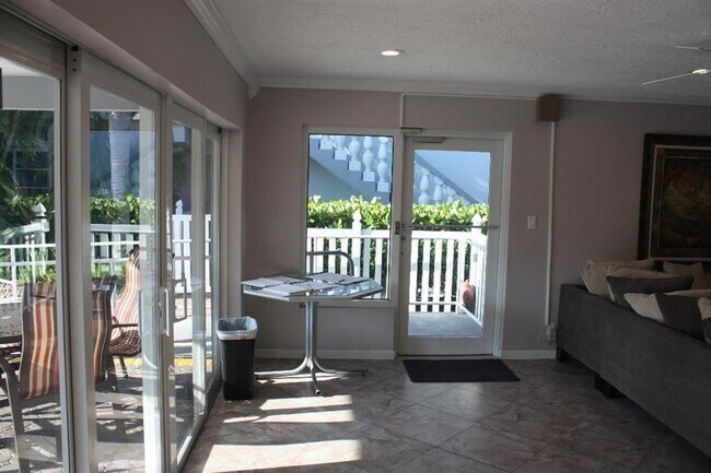 Building Photo - 649 W Oakland Park Blvd