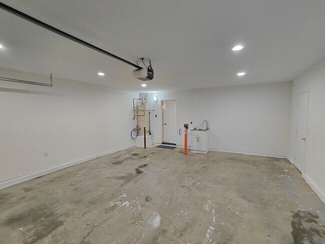 Building Photo - 936 Alameda St