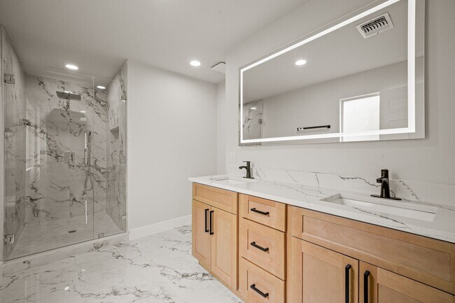 Building Photo - BEAUTIFUL 4 BEDROOM PROPERTY LOCATED IN BU...