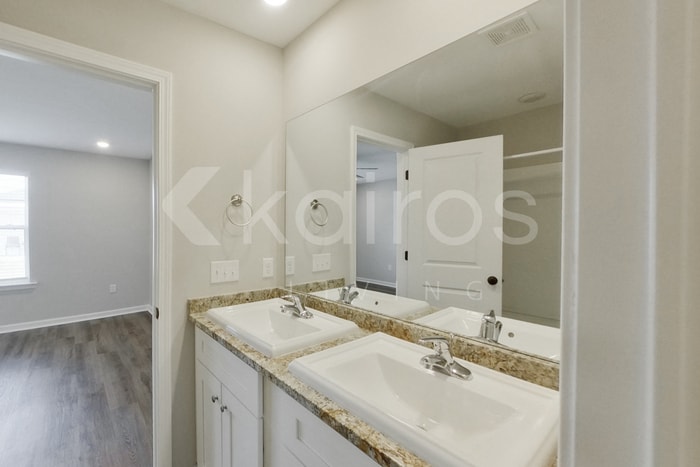 Building Photo - 122 Cottage Grove Rd