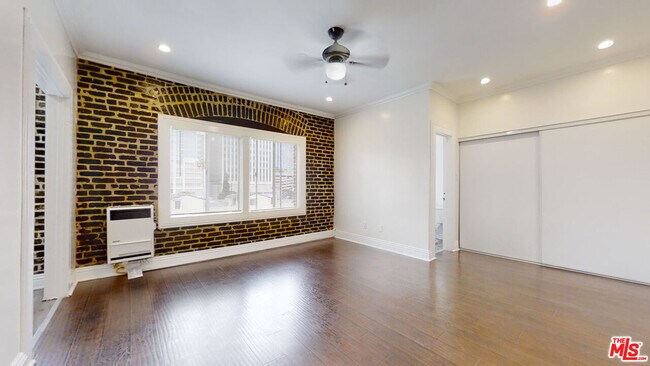 Building Photo - 738 S New Hampshire Ave