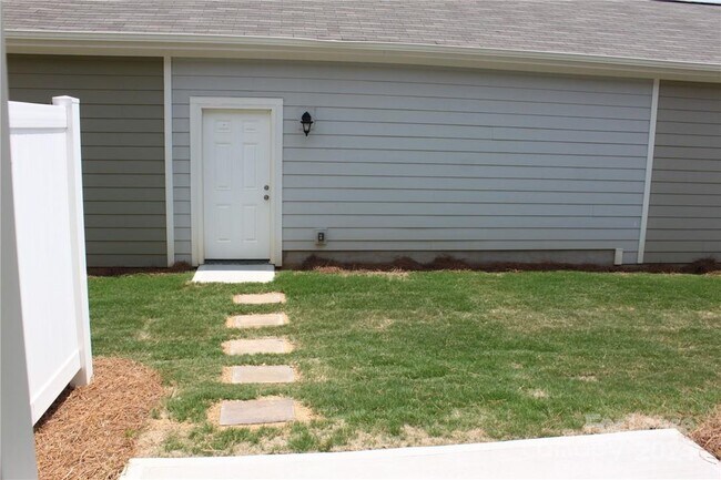 Building Photo - 922 Sagecroft Ln