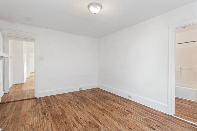 Building Photo - MOVE IN SPECIAL! SCORE HALF OFF 1ST MONTH'...