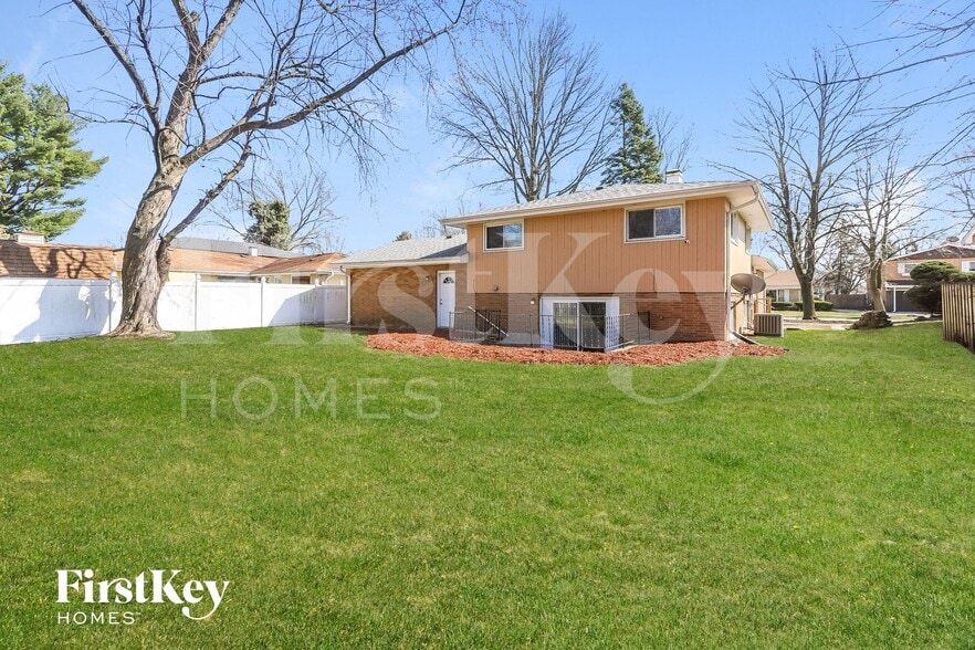 Building Photo - 4302 Applewood Ln