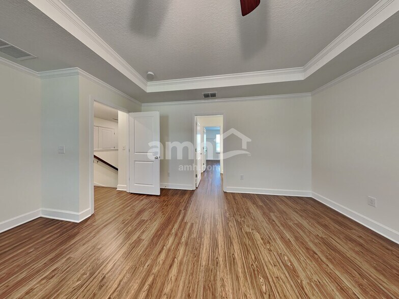 Building Photo - 2052 Windsor Park Ave