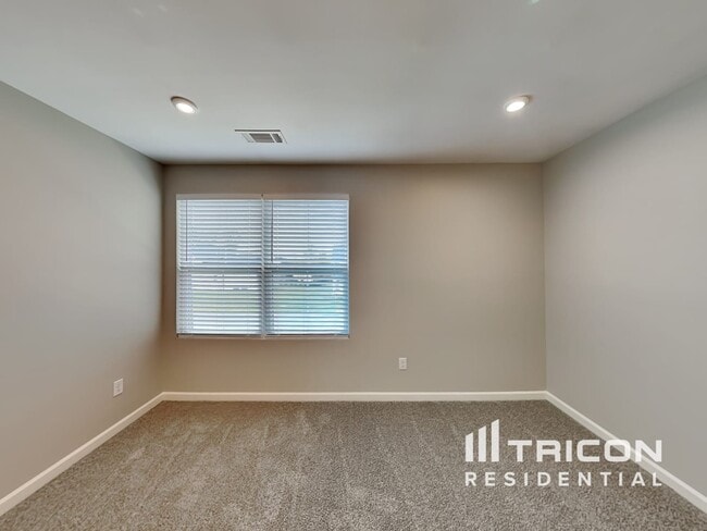Building Photo - 2035 Neill Ln