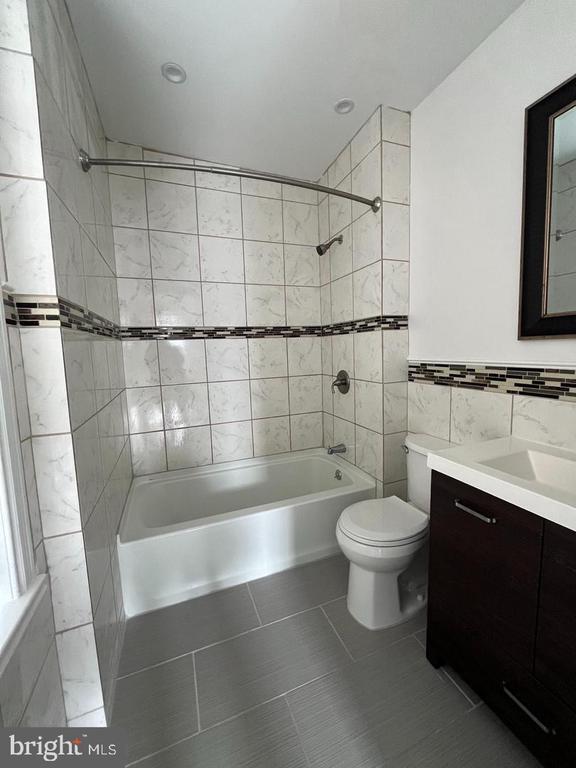 Building Photo - 2430 Carpenter St