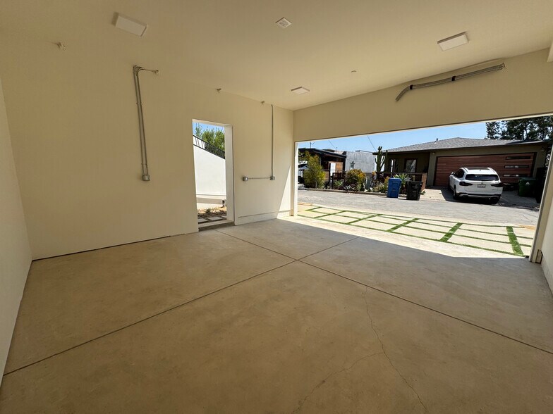 Building Photo - 720 Crane Blvd