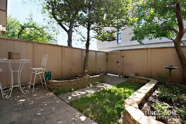 Building Photo - 1257 Delaware Ave SW
