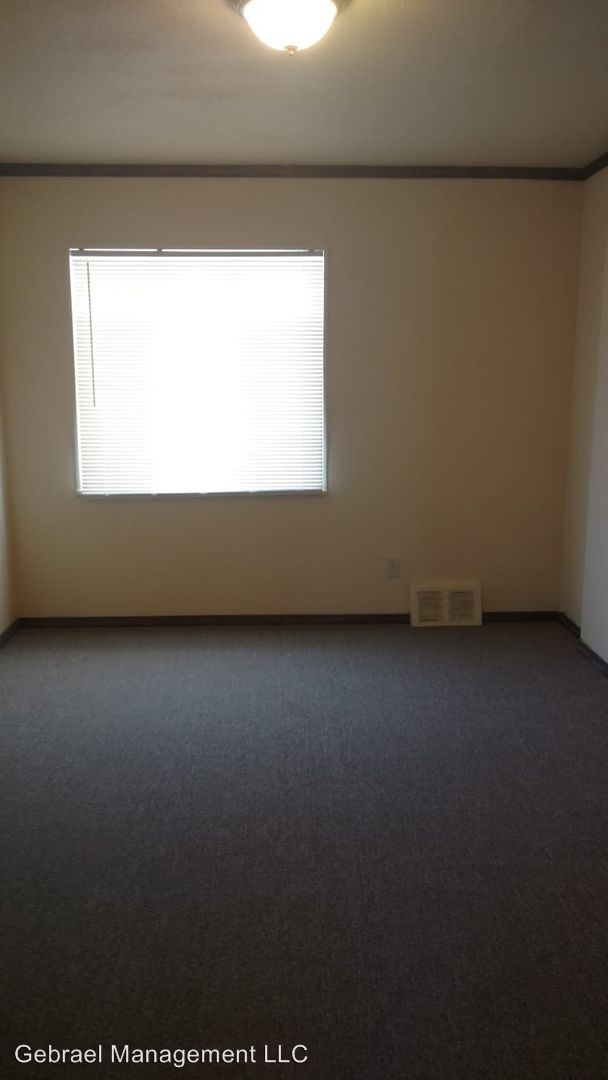 Building Photo - G3348 Flushing Rd