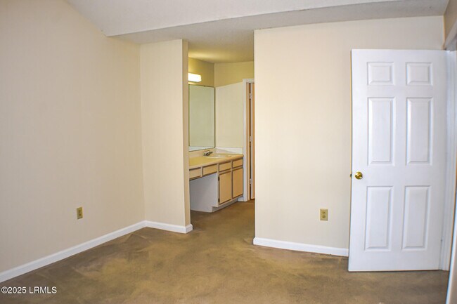 Building Photo - 1231 Ladys Island Dr