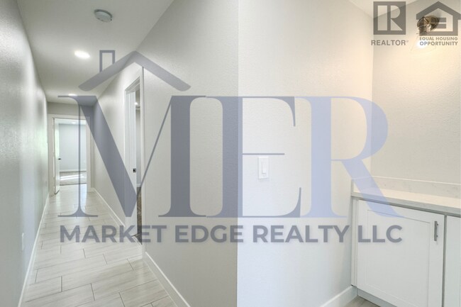 Building Photo - 3Bed/3Bath Home in 55+ Age Restricted Community in Sun City! Move-In Ready on 06/04/2026! -- FULL...