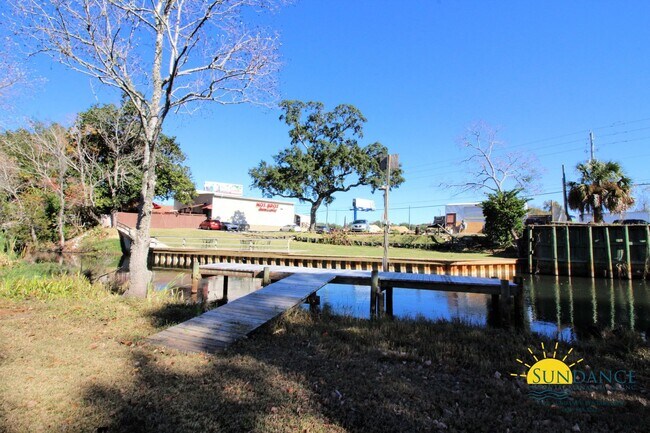 Building Photo - Great 2 Bedroom Unit in Fort Walton