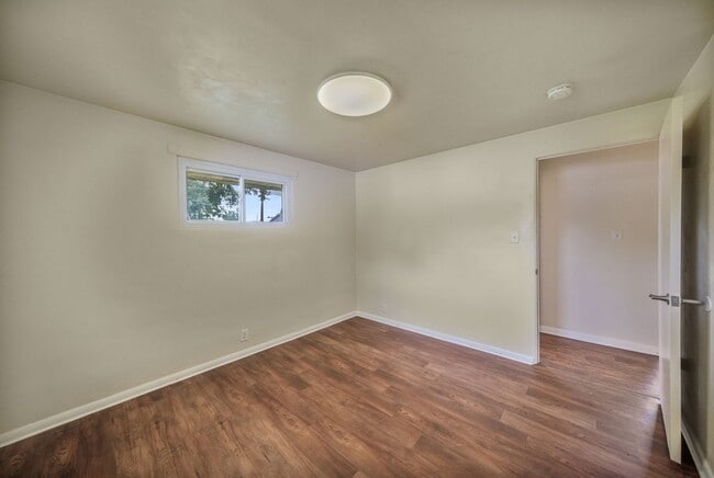 Building Photo - Mahomet | Renovated 2 Bed / 1 Bath Home