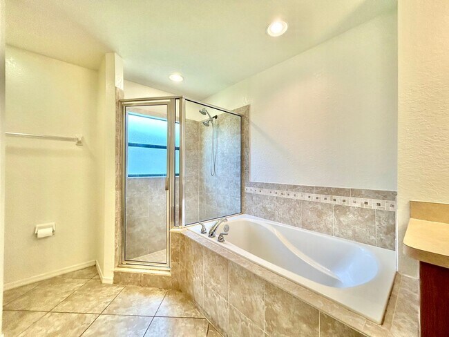 Building Photo - Designed for Living! 4beds, 2baths, attic ...