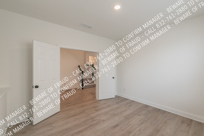 Building Photo - 346 Boroughbridge Dr